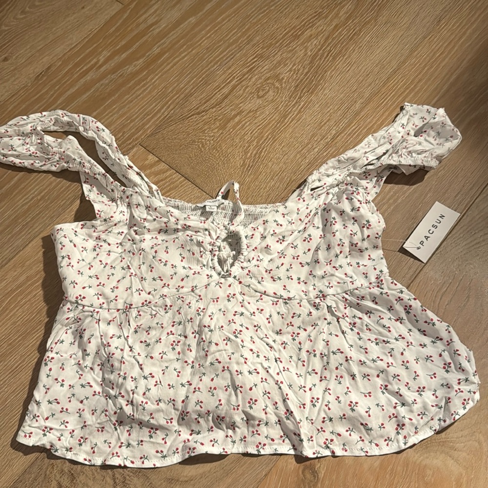 PACSUN top with roses